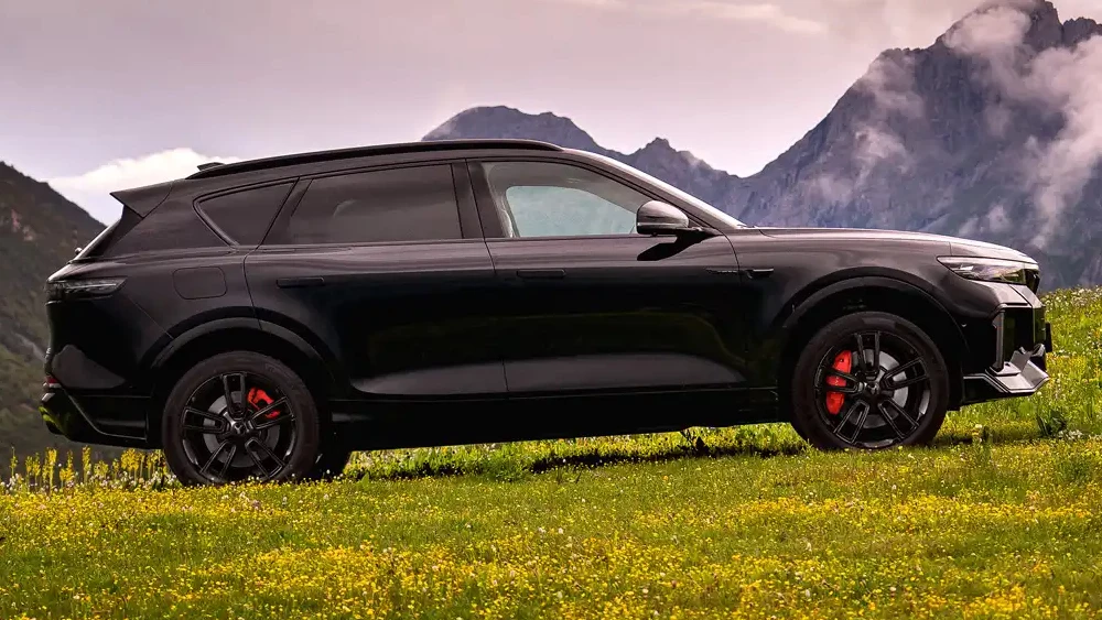 Обновленный кроссовер Voyah Free Sport+ с последовательной гибридной силовой установкой вышел в заказ на рынке России сбоку черный гибридный автомобиль кроссовер