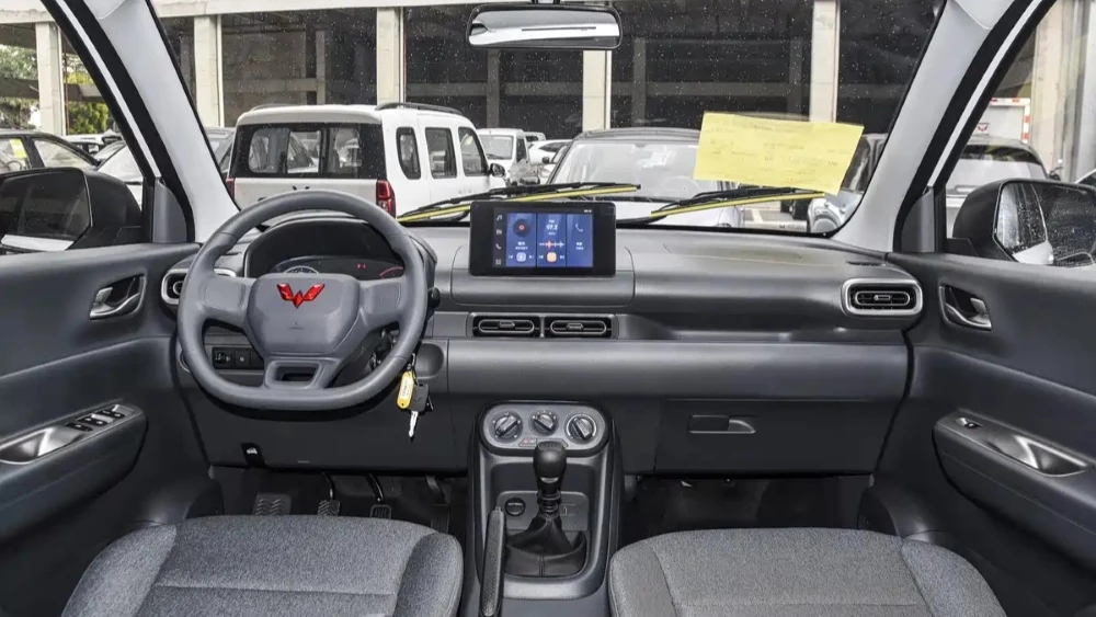 Wuling Hongguang салон интерьер