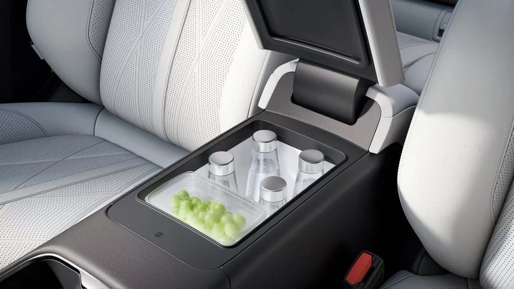 Zeekr X 2026 модельного года салон интерьер холодильник