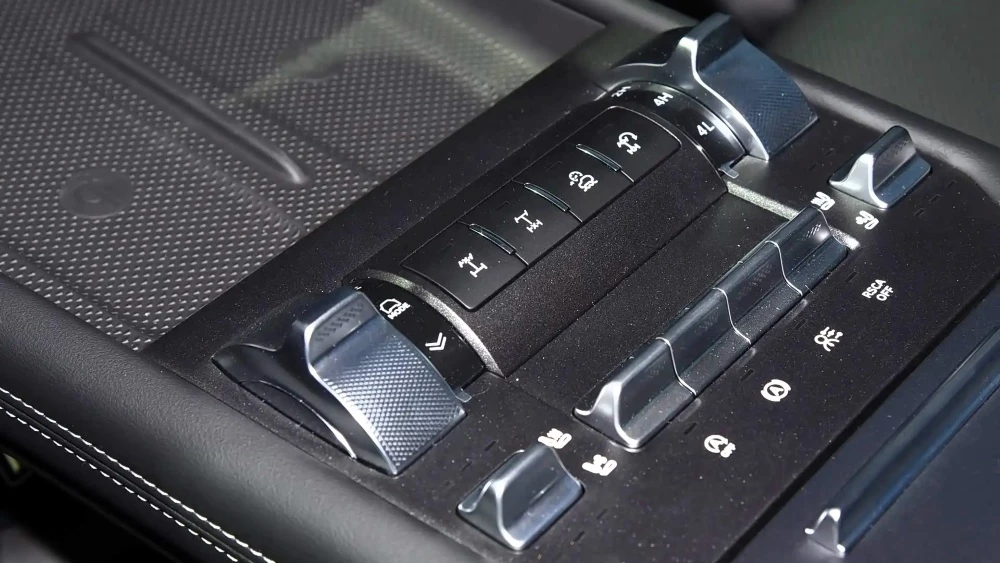 tank 300 polar edition интерьер