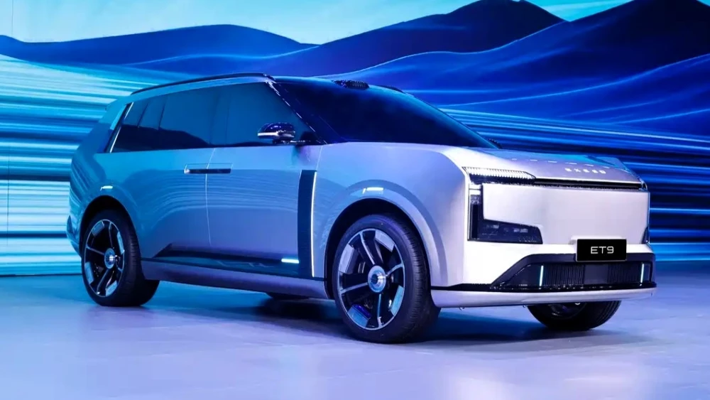 кроссовер et9 спереди сбоку на exeed brand night 2025