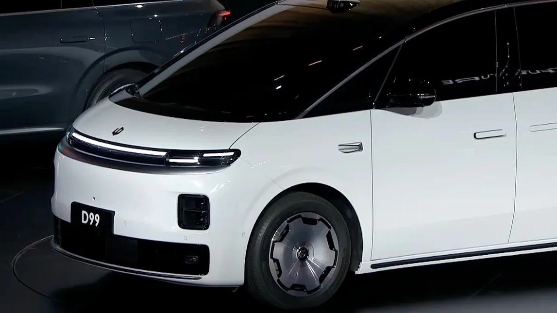 минивэн leapmotor d99 сбоку спереди