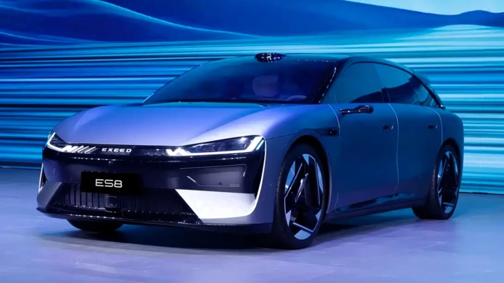es8 сбоку спереди на exeed brand night 2025