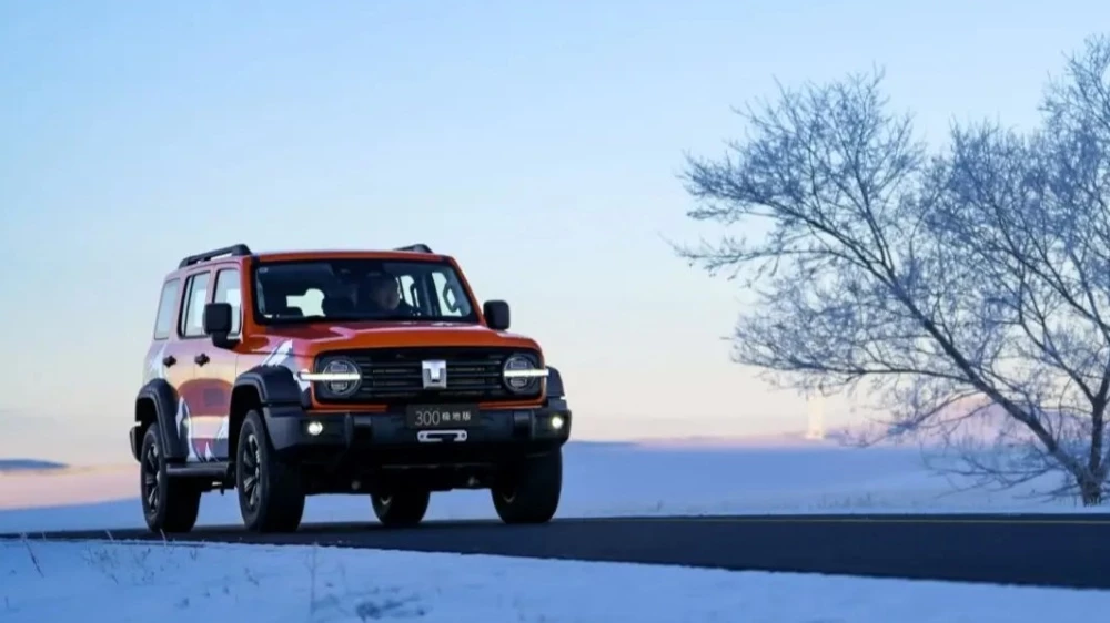 tank 300 polar edition спереди сбоку