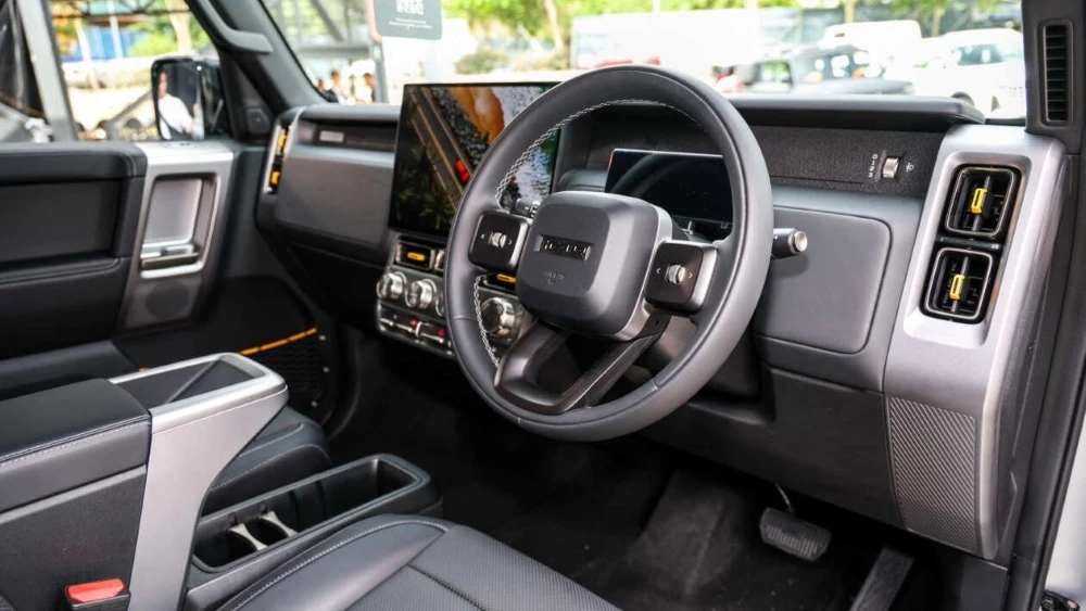 электрический кроссовер chery icaur v23 интерьер в малайзии