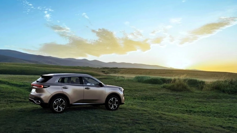 новый changan uni-s cs55 plus сбоку сзади анонс в россии