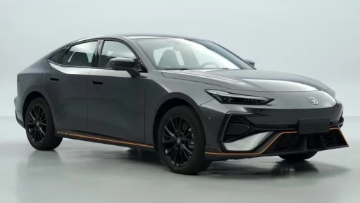 changan uni-v сбоку спереди с гибридной hev установкой
