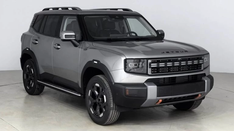 обновленный jetour t1 сбоку спереди с бензиновым двс