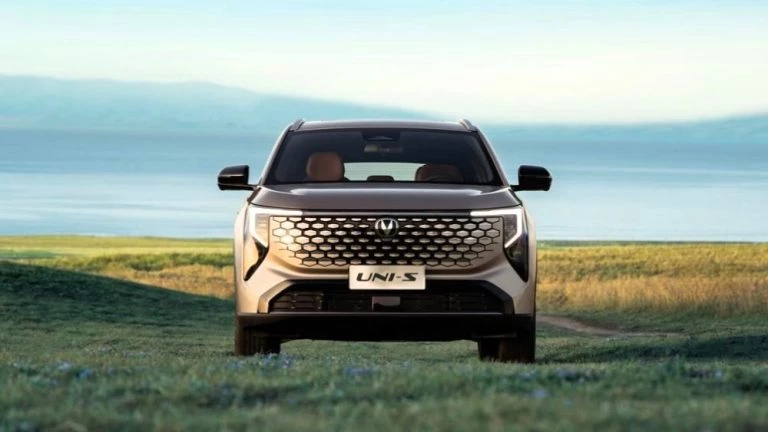 новый changan uni-s cs55 plus спереди анонс в россии