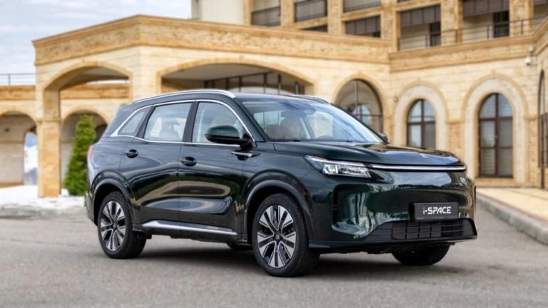 evolute i-space гибридный кроссовер сбоку спереди