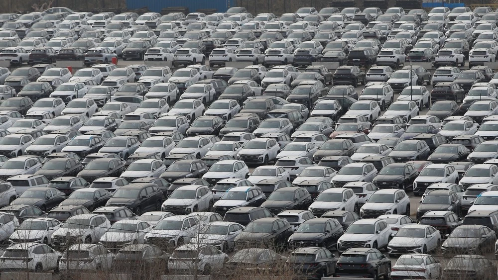 завод Astana Motors Manufacturing Kazakhstan AMMKZ сверху склад готовой продукции сверху площадка сток