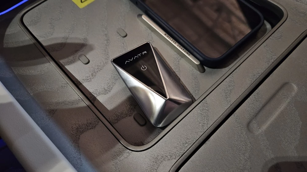 avatr 12 обзор салон интерьер тоннель зарядка ключ