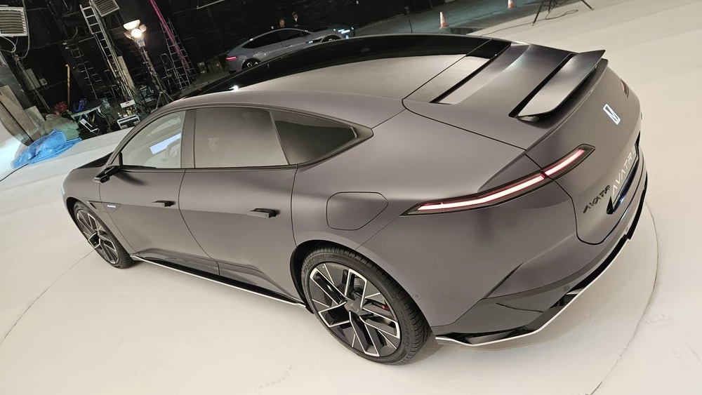 avatr 12 обзор сзади сбоку сверху