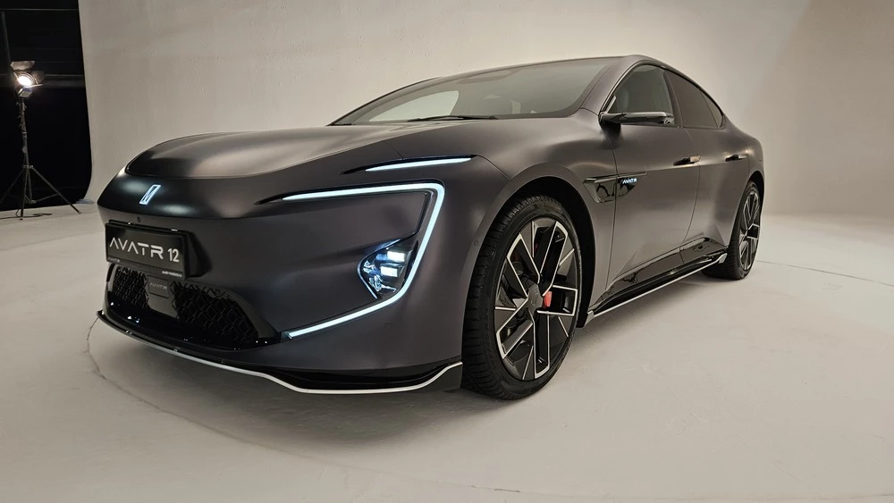 avatr 12 обзор спереди сбоку