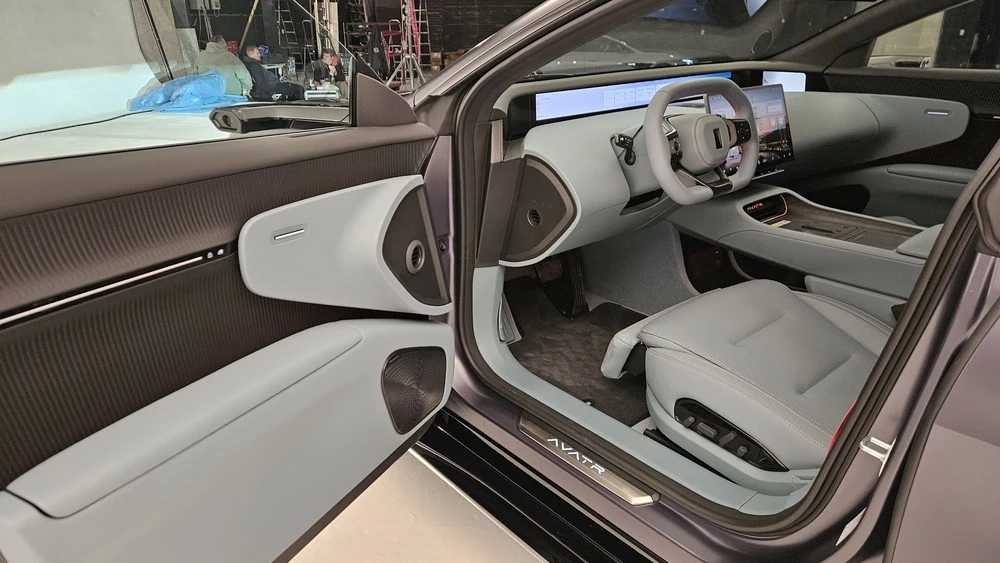 avatr 12 обзор салон интерьер первый ряд сиденья дверь