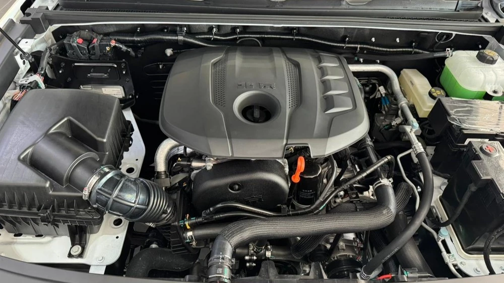 Внедорожник BAIC BJ41 BJ40 Pro двигатель мотор капот открыт