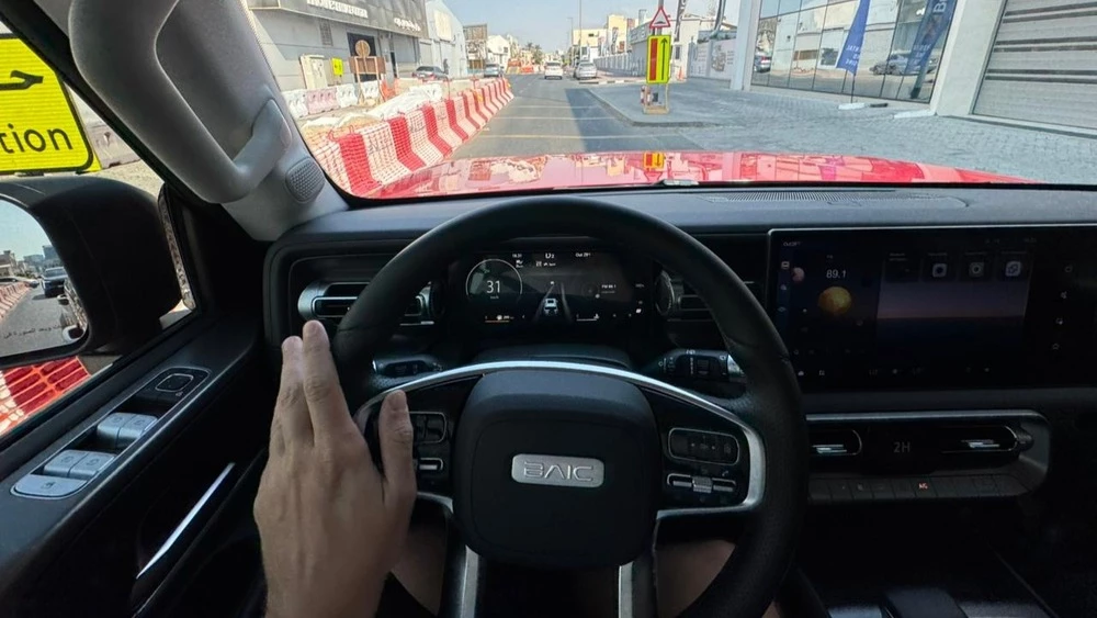 Внедорожник BAIC BJ41 BJ40 Pro салон интерьер водитель за рулем