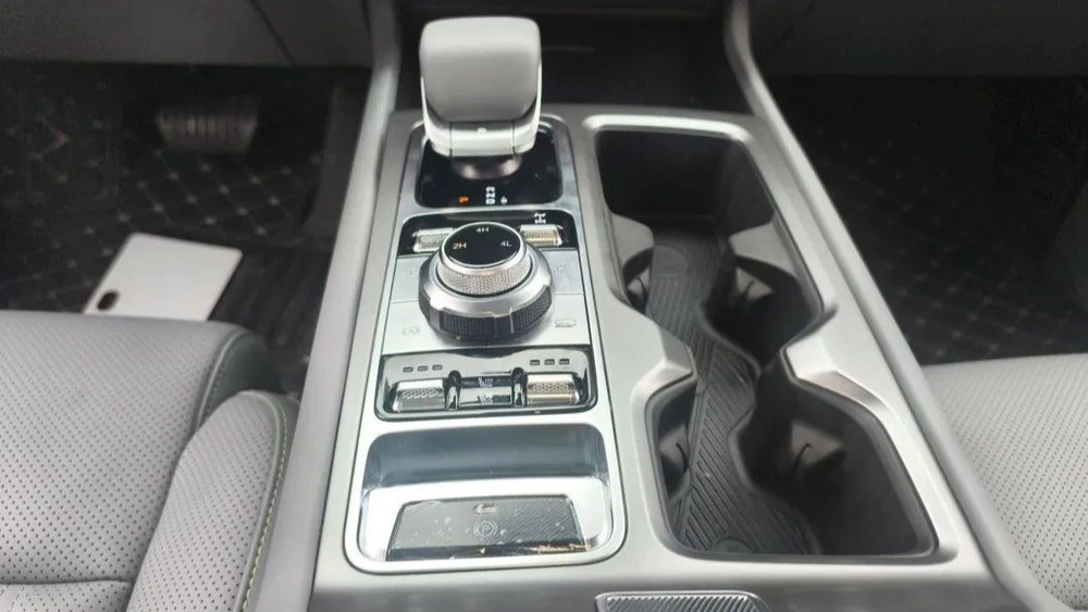 Внедорожник BAIC BJ41 BJ40 Pro обзор салон интерьер тоннель селектор полный привод шайба