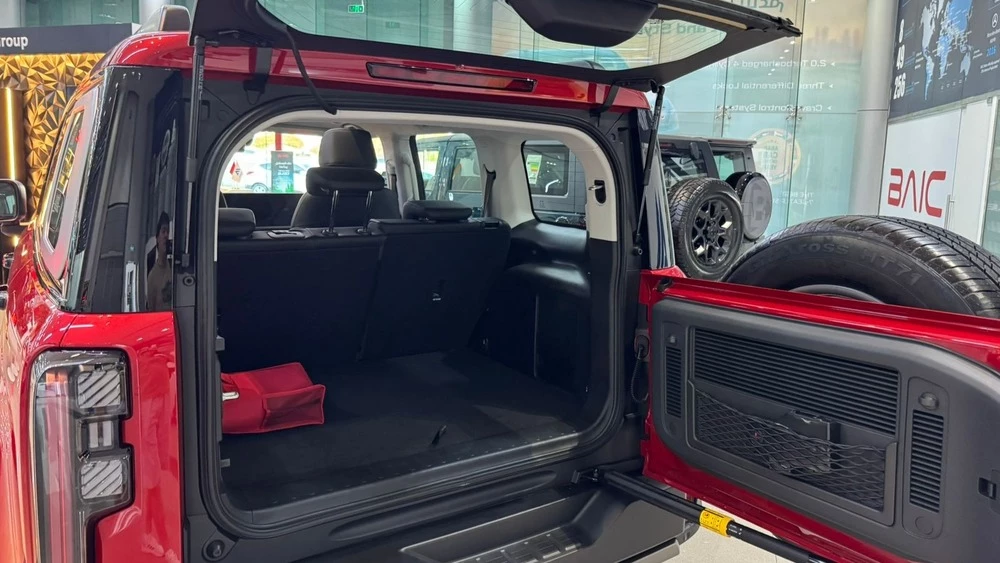 Внедорожник BAIC BJ41 BJ40 Pro задняя дверь открыть багажник