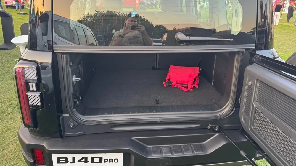 Внедорожник BAIC BJ41 BJ40 Pro задняя дверь открыть багажник