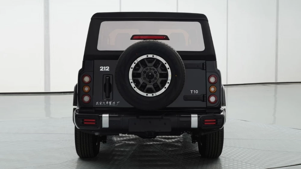 Внедорожник BAW 212 T10 сзади