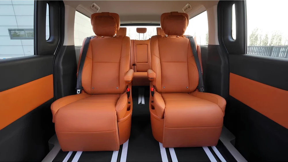 BAW готовит новый автомобиль для России m8 последовательный гибрид минивэн салон рыжий