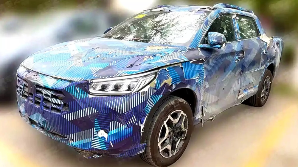 Новый пикап BYD сбоку спереди шпионское фото