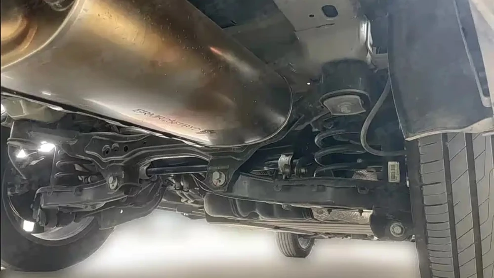 Новый пикап BYD подвеска днище задний мост