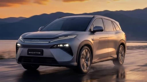 Цена гибридного BYD Atto 8 стала известна в Узбекистане гибридный кроссовер сбоку спереди гибрид dm-i dm-p Tang L