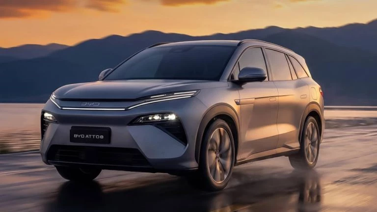 Цена гибридного BYD Atto 8 стала известна в Узбекистане гибридный кроссовер сбоку спереди гибрид dm-i dm-p Tang L