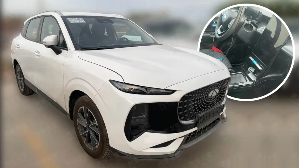 кроссовер chery tiggo 3l вывели на тесты китай сбоку спереди кроссовер белый салон