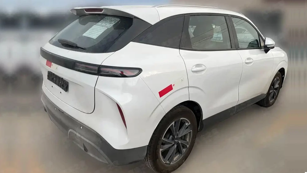 кроссовер chery tiggo 3l вывели на тесты китай сбоку сзади кроссовер белый