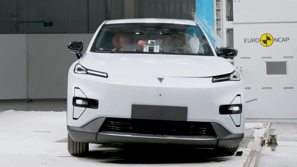 Euro NCAP назвал самые безопасные китайские автомобили 2025 года changan deepal s05 кроссовер спереди белый