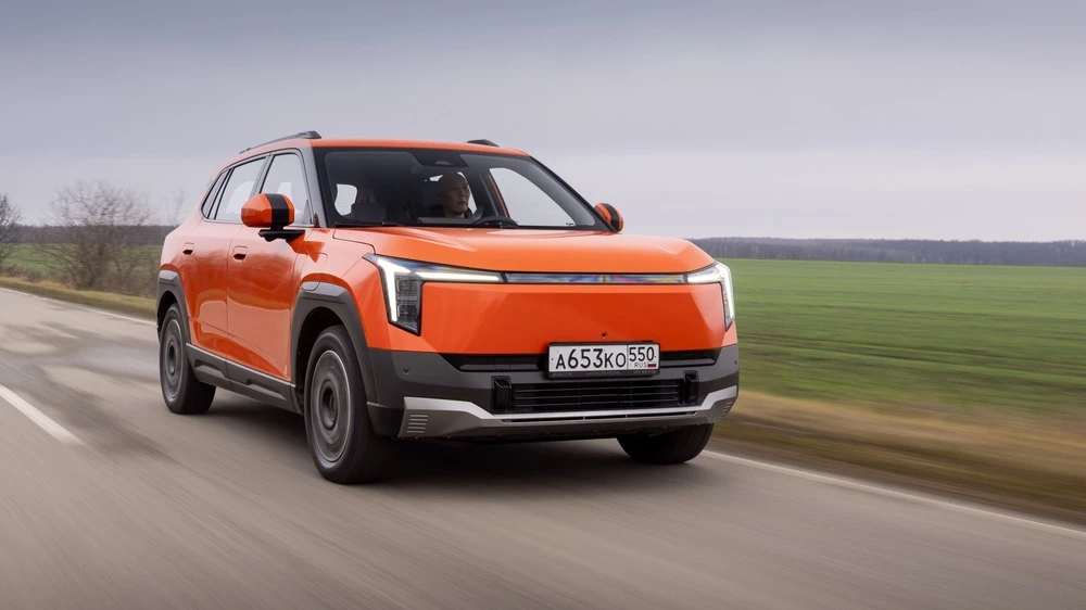 evolute i-joy новый сбоку спереди в динамике