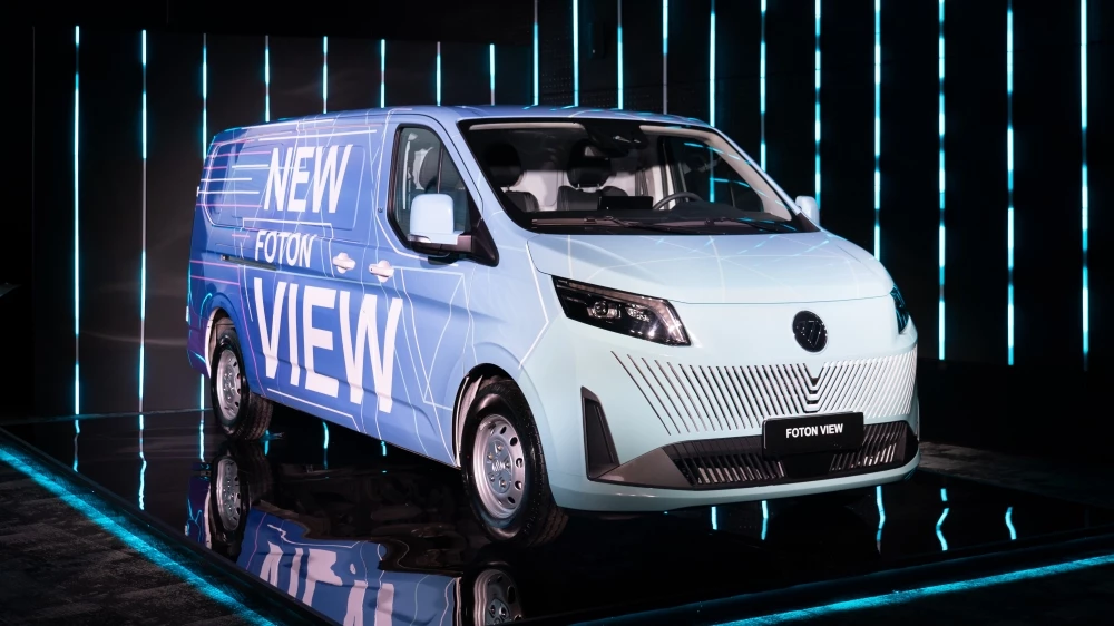 Foton View фургон презентация в России спереди сбоку