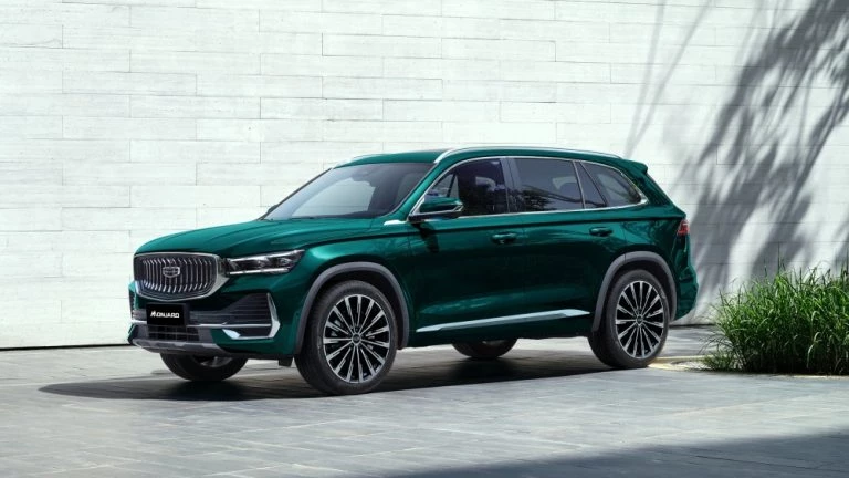 geely monjaro flagship se спереди сбоку страт продаж