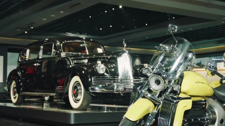 Глава компании GWM Вэй Цзяньцзюнь купил 83-летний автомобиль packard super 8 eight one eighty 180 сбоку спереди