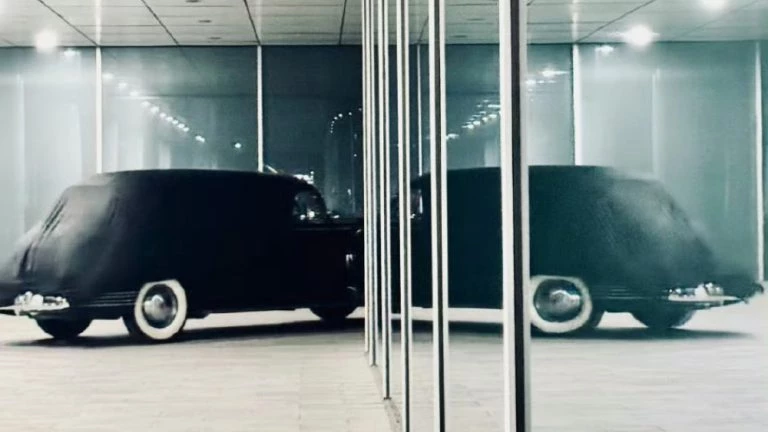 GWM показал новый автомобиль в ретро стилистике сбоку сзади