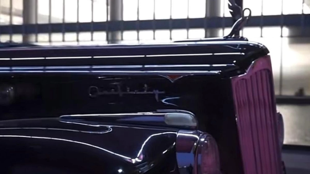 GWM показал новый автомобиль в ретро стилистике сбоку спереди фары эмблема решетка радиатора