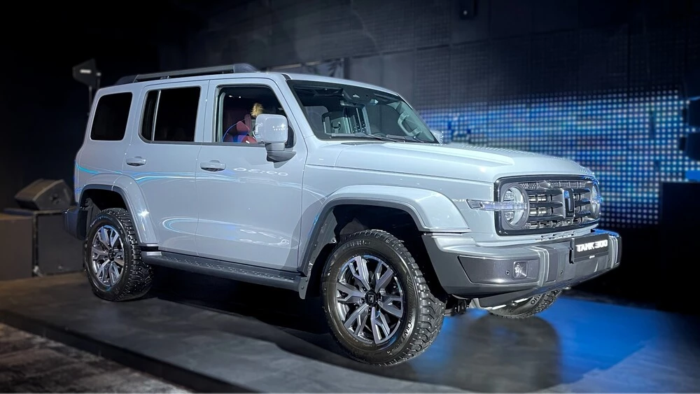 GWM Tech Day 2025 обновленный Tank 300 сбоку спереди