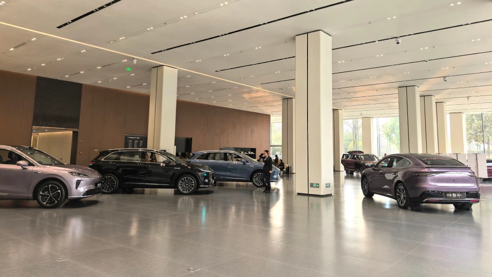 автосалон hima huawei в китае 