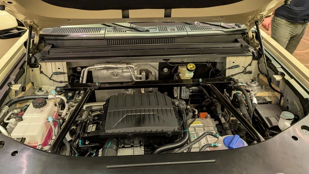 icaur v27 презентация в россии двигатель мотор открыт капот