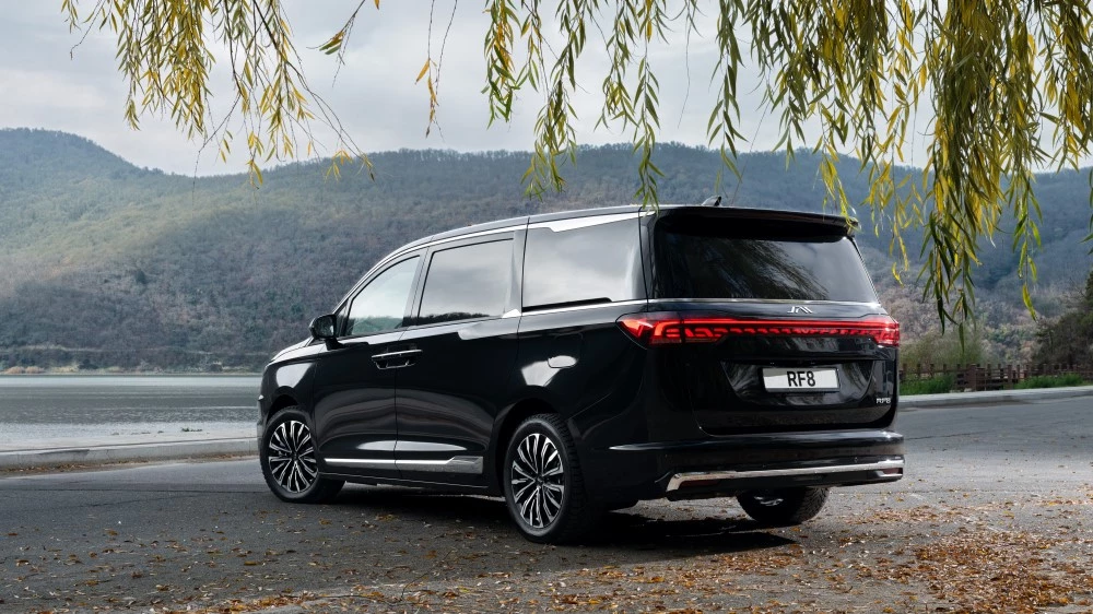 jac rf8 сбоку сзади старт продаж в России