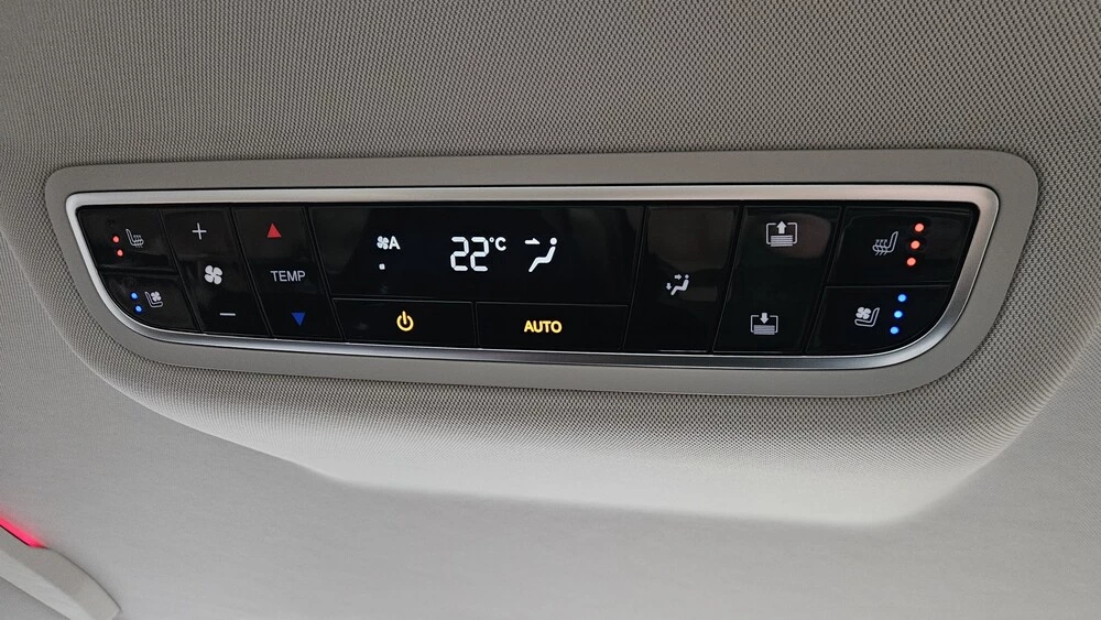 минивэн JAC RF8 тест салон интерьер потолочная панель климат-контроль