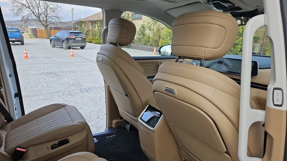 минивэн JAC RF8 тест салон интерьер второй ряд сиденья