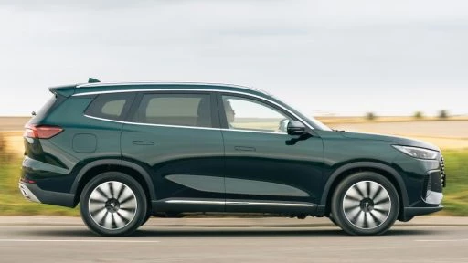 Кроссовер Chery признали автомобилем года в Британии tiggo 8 chs сбоку гибридный кроссовер зеленый