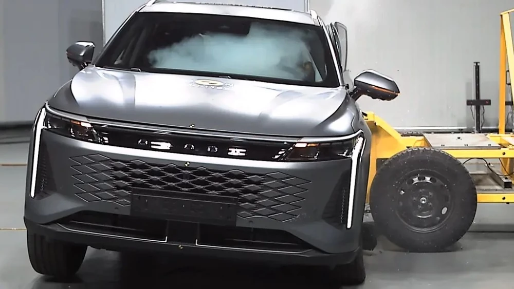 кроссовер omoda 9 спереди краш-тест