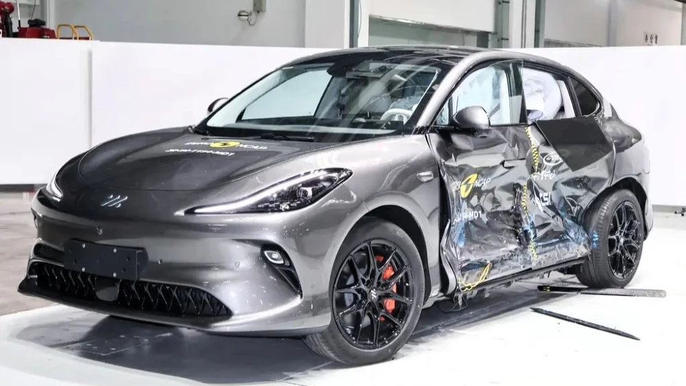 кроссовер im 6 спереди сбоку краш-тест