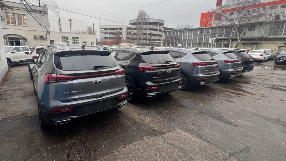 Кроссовер «Москвич 5» у дилера Нижний новгород спереди сзади