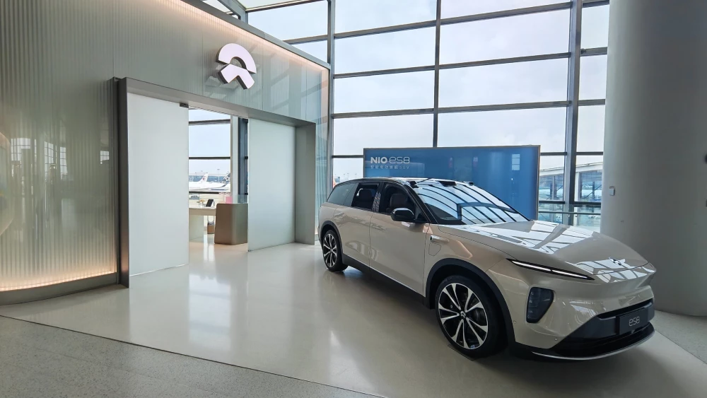nio салон автосалон сбоку спереди nio es8